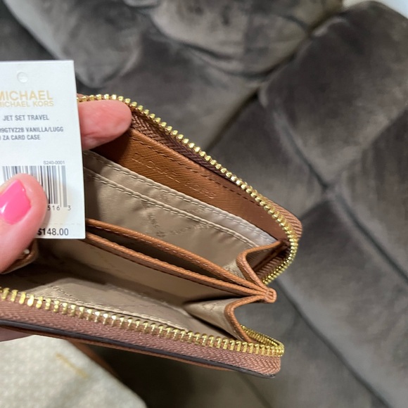 EUC MATCHING MK JET SET WONT SEPARATE - Picture 13 of 16